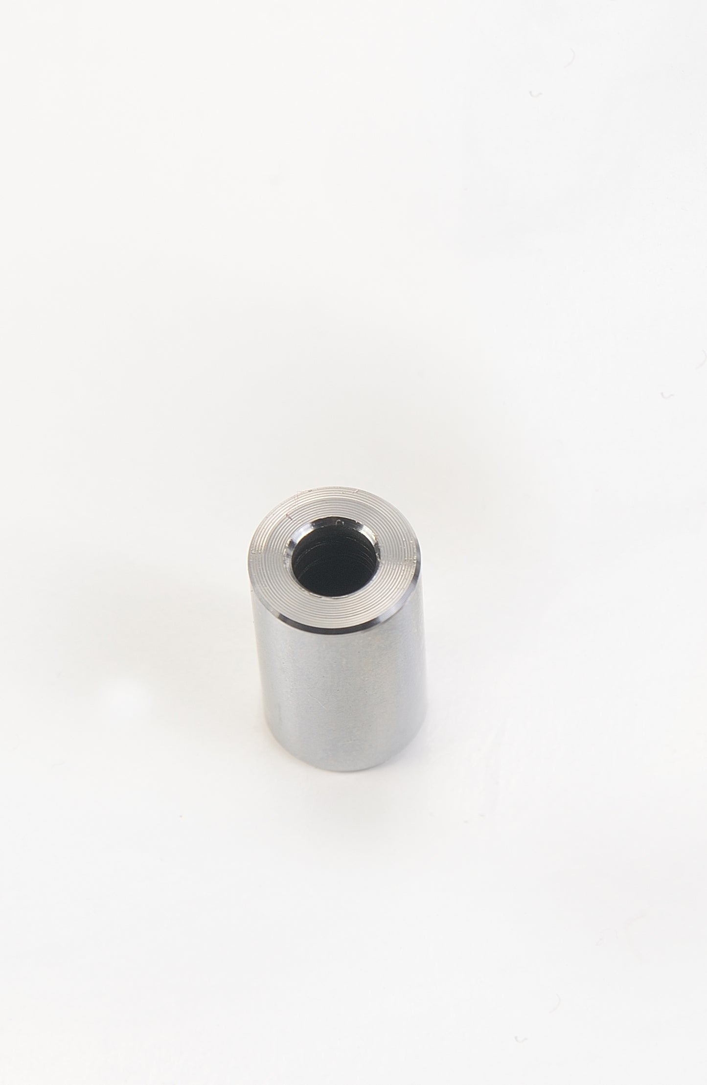 Trunnion pivot pin